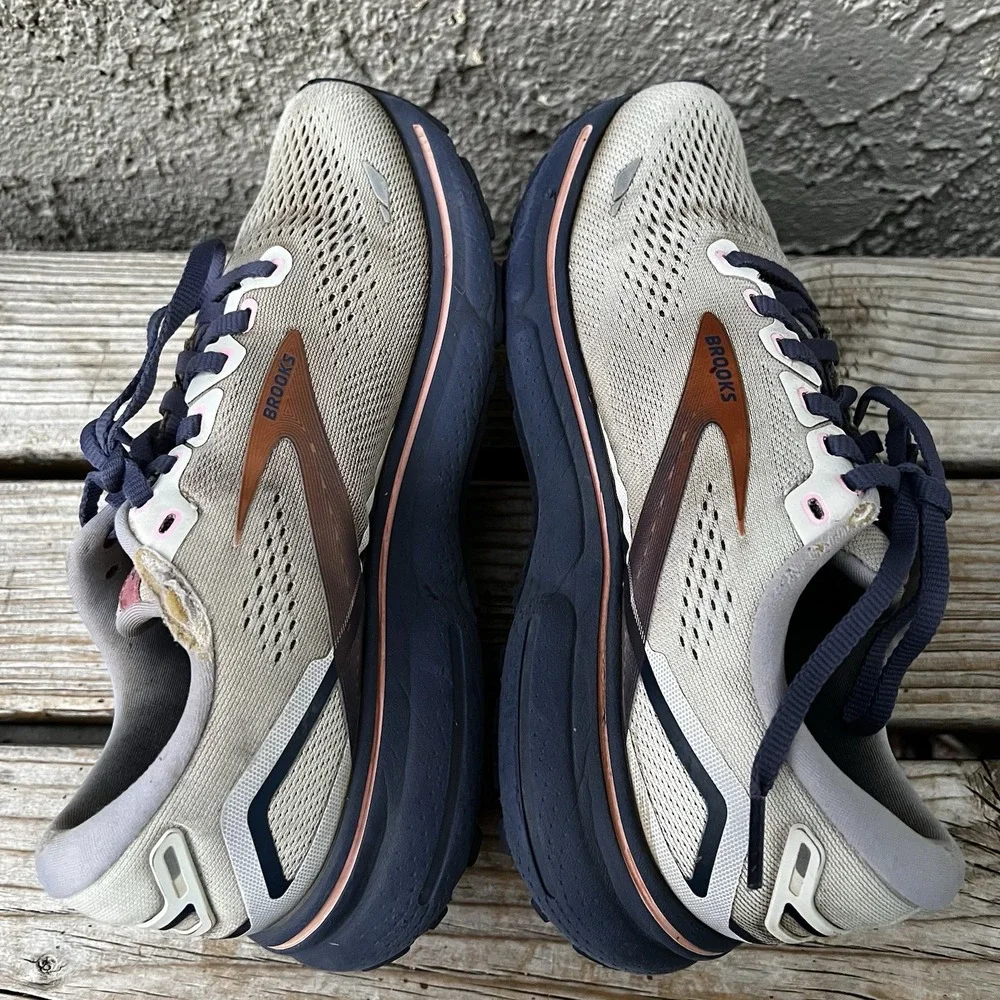 Brooks Shoes Women Size 7.5 Ghost Medium (B) 1203801B492